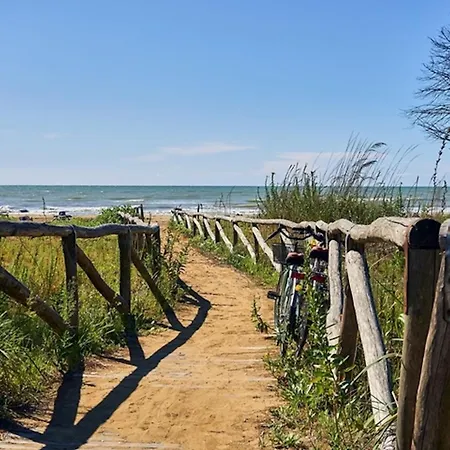 Cozy With A Balcony With Sea Side View Lejlighed Bibione
