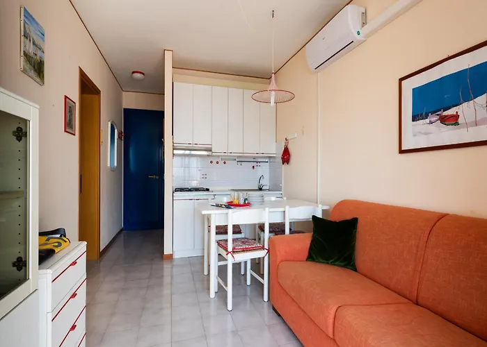 Cozy With A Balcony With Sea Side View * بيبيوني